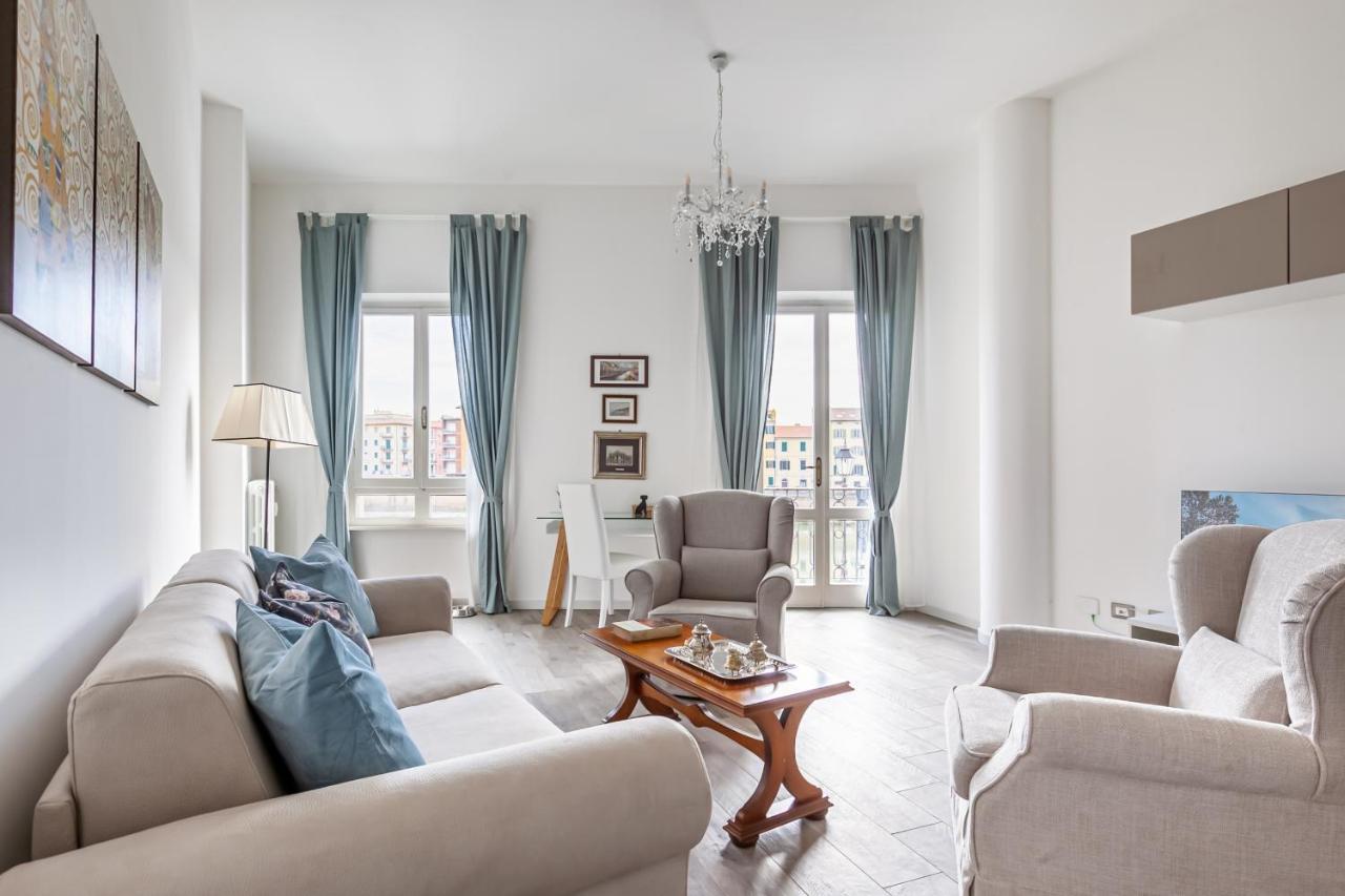 Lungarno Elegant Apartment With Panoramic Balcony Pisa Bagian luar foto