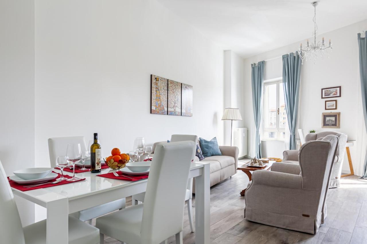 Lungarno Elegant Apartment With Panoramic Balcony Pisa Bagian luar foto