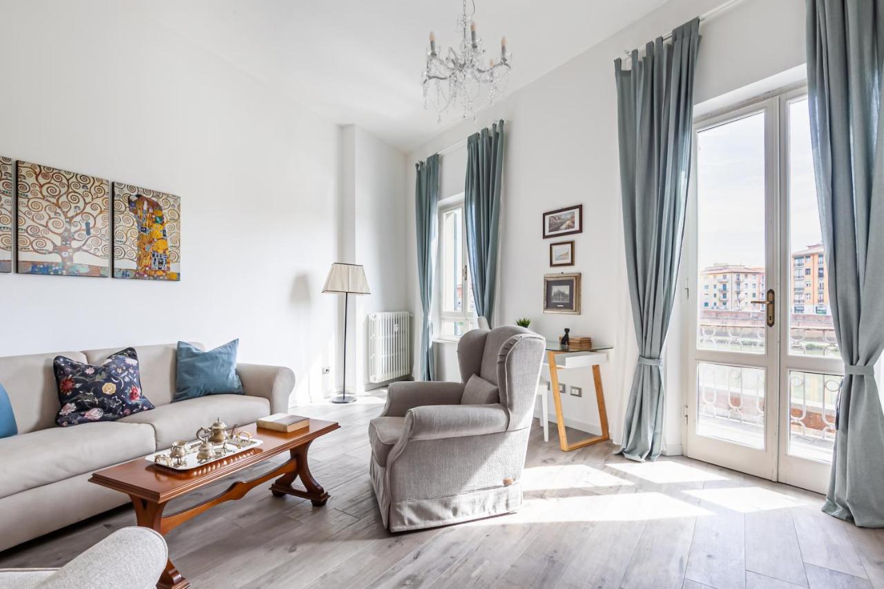 Lungarno Elegant Apartment With Panoramic Balcony Pisa Bagian luar foto
